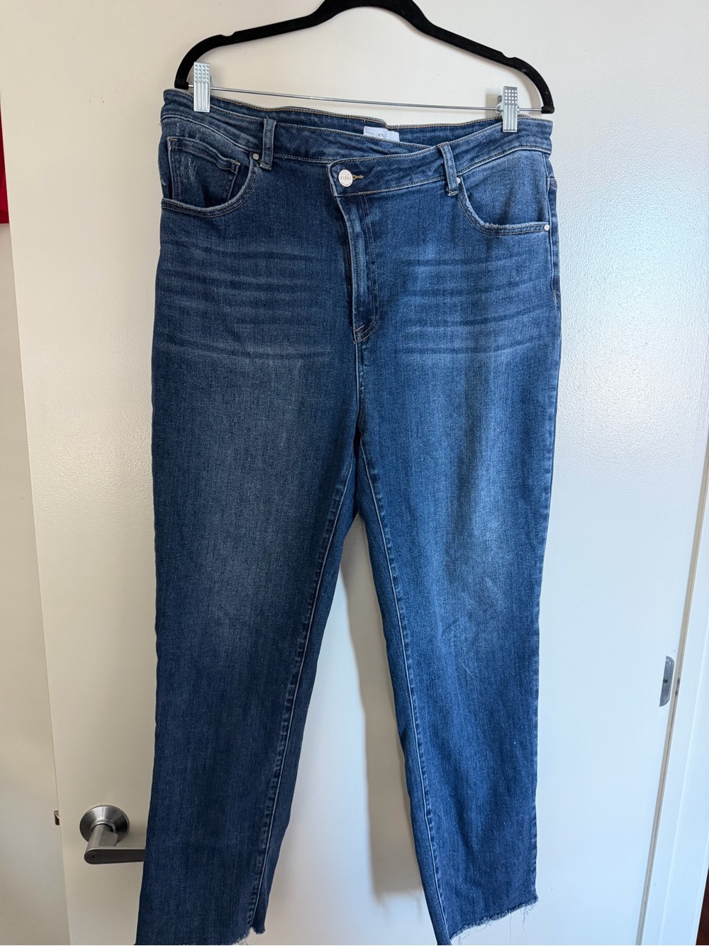 Women's Straight Leg Jeans in Dark Blue - Classic Fit